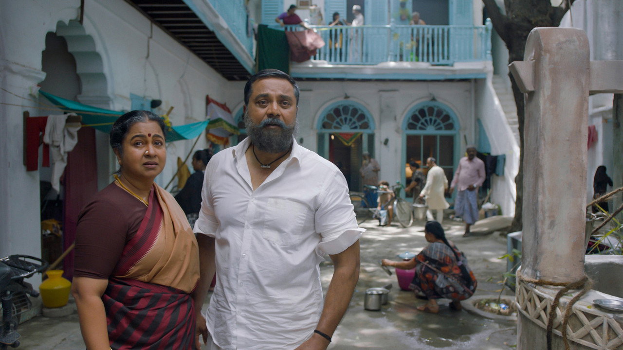 Vaanam Kottatum backdrop