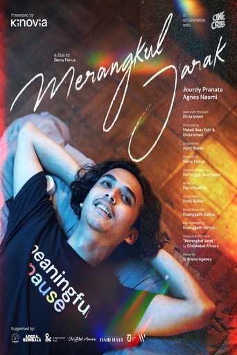 Merangkul Jarak (2020) poster