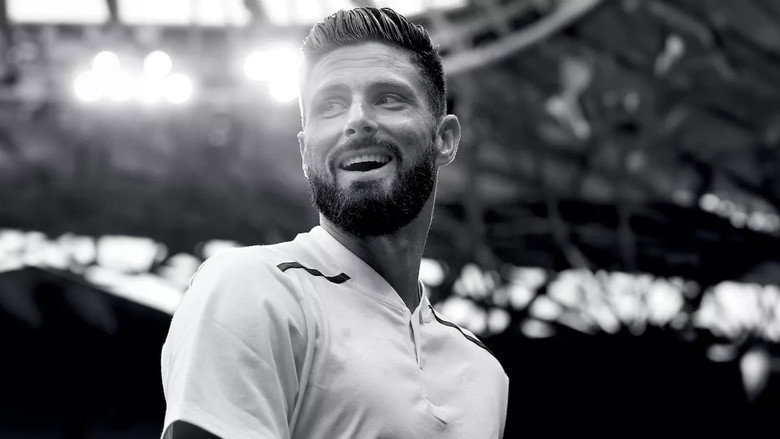 Giroud backdrop